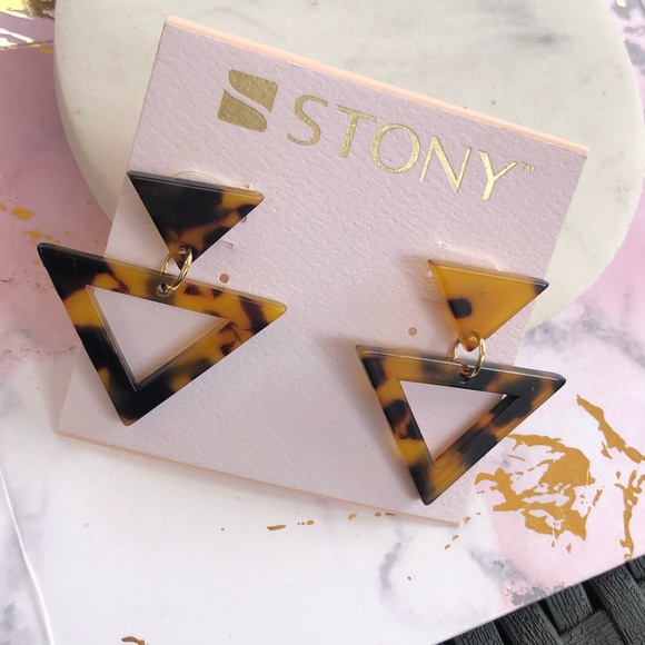 Tortoise Print Earrings - Picture 5 of 7